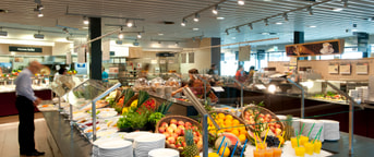 Migros Restaurant mit grossem Früchtebuffet Migros Restaurant mit grossem Früchtebuffet